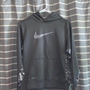 Grey Nike boys therms-fit sweatshirt